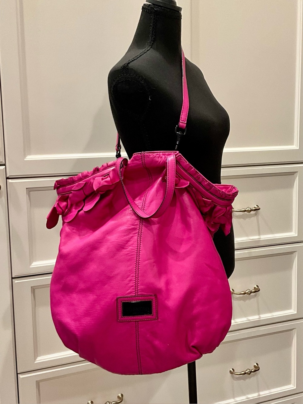 XL Preowned Valentino Garavani Fuscia Hobo Bag